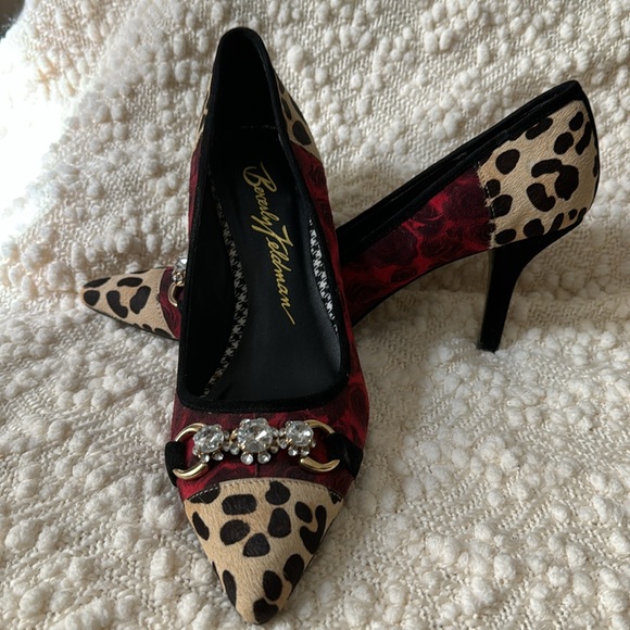 Size 10 Beverly Feldman pumps.. worn once… so in right now! - Picture 2 of 5